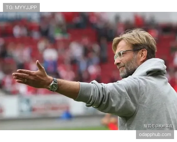 努涅斯在克洛普体系中的战术适配困境：角色定位与跑位逻辑的冲突解析